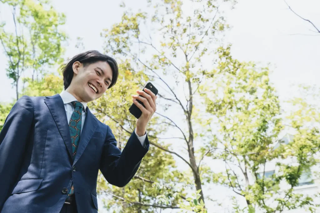 次の営業先に向かう営業マン